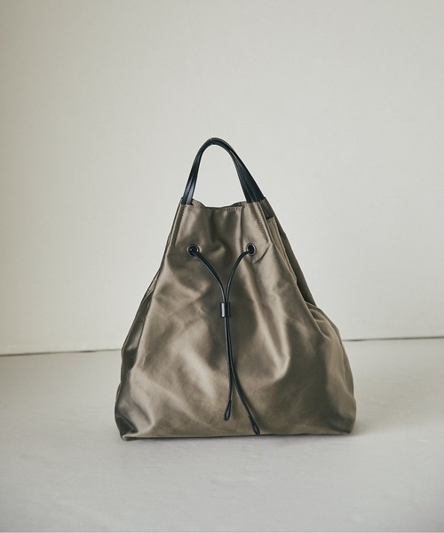 RIVE DROITE（リヴドロワ）の「【R.good(アールドットグッド)】A４ 3WAYサテンドロストトート（トートバッグ・レディース・ブラック/ベージュ・FREE）」の8枚目の写真