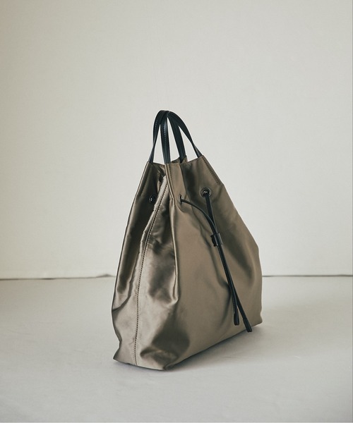 RIVE DROITE（リヴドロワ）の「【R.good(アールドットグッド)】A４ 3WAYサテンドロストトート（トートバッグ・レディース・ブラック/ベージュ・FREE）」の9枚目の写真