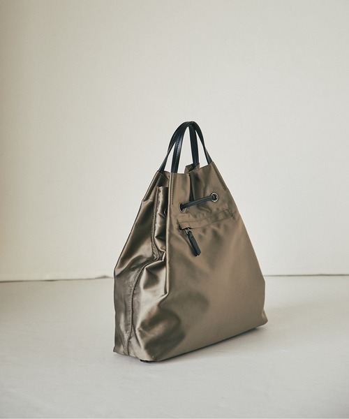 RIVE DROITE（リヴドロワ）の「【R.good(アールドットグッド)】A４ 3WAYサテンドロストトート（トートバッグ・レディース・ブラック/ベージュ・FREE）」の11枚目の写真