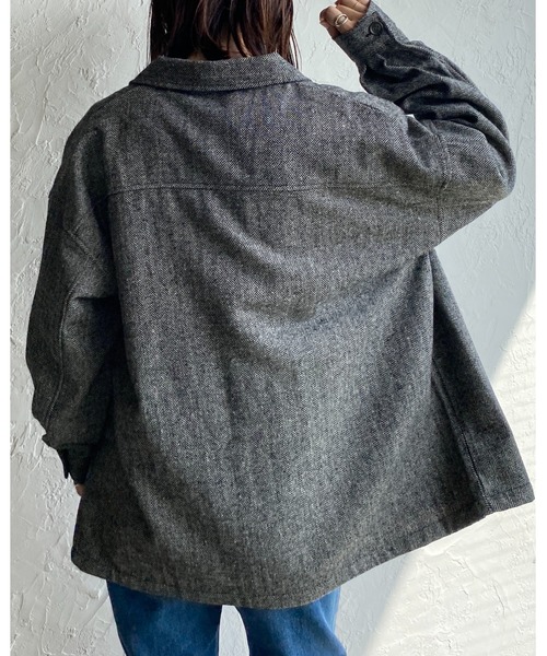 She's Closet(シーズクローゼット)の「ビッグシルエットヘリンボーン長袖シャツジャケット(ブルゾン・レディース・ブラック/ブラウン/グレー/ライトベージュ・FREE)」の19枚目の写真