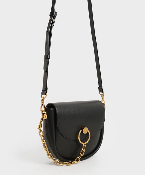 CHARLES & KEITH（チャールズ & キース）の「チャンキーチェーンリンク サドルバッグ / Chunky Chain-Link Saddle Bag（ショルダーバッグ・レディース・ブラック/ホワイト系その他/ネイビー/ライトベージュ・M）」の20枚目の写真