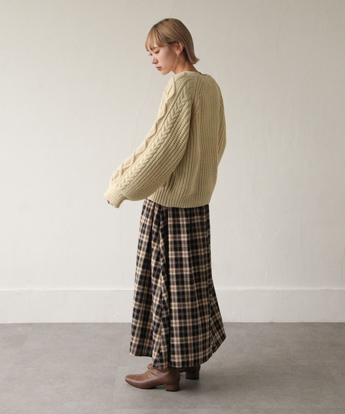 Chillfar（チルファー）の「3G手編み風ケーブルニット（ニット/セーター・レディース・ベージュ/ブラウン/レッド/アイボリー・FREE）」の5枚目の写真