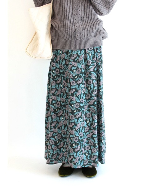Lugnoncure（ルノンキュール）の「レトロ花柄ナロースカート（スカート・レディース・グレー/ネイビー/ボルドー・MEDIUM/LARGE）」の3枚目の写真