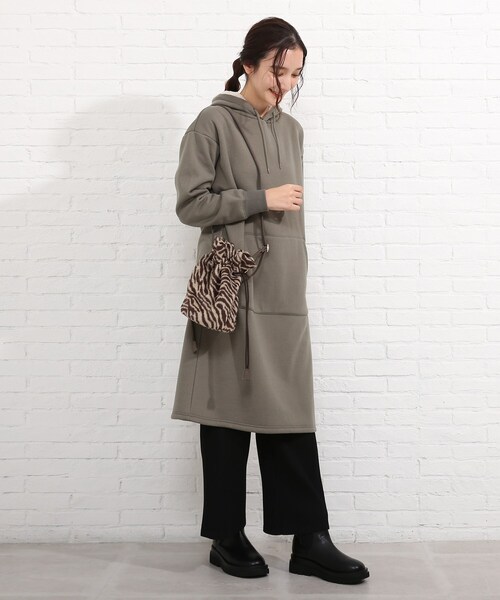 SHOO・LA・RUE（シューラルー）の「◆ゼブラ巾着ショルダー（ショルダーバッグ・レディース・グレー系/ダークブラウン系/ブラック系/キャメル・00）」の10枚目の写真