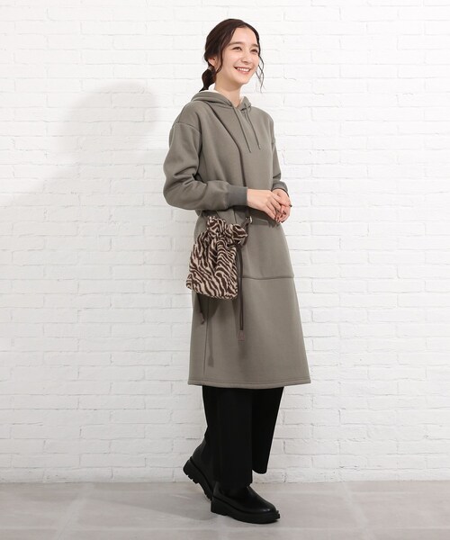 SHOO・LA・RUE（シューラルー）の「◆ゼブラ巾着ショルダー（ショルダーバッグ・レディース・グレー系/ダークブラウン系/ブラック系/キャメル・00）」の8枚目の写真