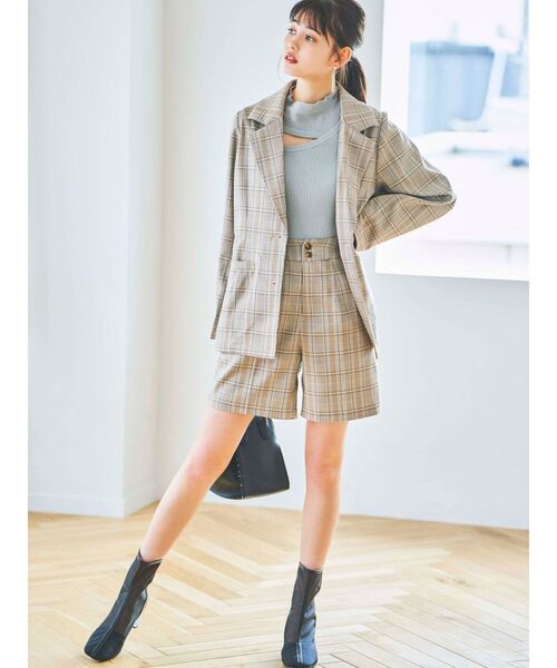 dazzlin(ダズリン)の「ハイウエストハーフパンツ(その他パンツ・レディース・その他1/ベージュ・SMALL/MEDIUM)」の4枚目の写真