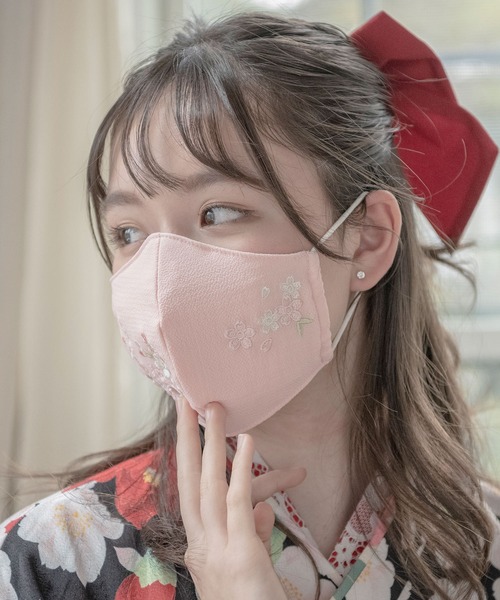 Catherine Cottage（キャサリンコテージ）の「刺繍入りちりめん和装マスク（マスク・キッズ・ピンク/ホワイト/ブラック・FREE）」の3枚目の写真