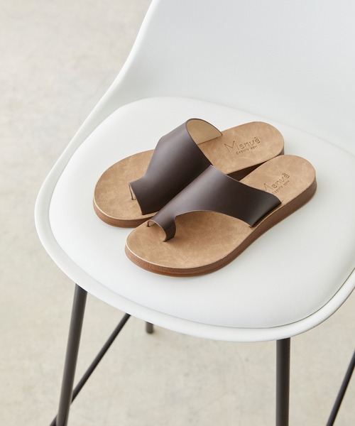 menue（メヌエ）の「フラットヒール トングサンダル（サンダル・レディース・アイボリー/ブラック/ブラウン/ブラウン系その他/その他/オフホワイト/シルバー/ベージュ/ダークブラウン・XS/S/M/L/LL/3L）」の4枚目の写真