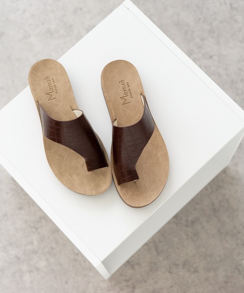 menue（メヌエ）の「フラットヒール トングサンダル（サンダル・レディース・アイボリー/ブラック/ブラウン/ブラウン系その他/その他/オフホワイト/シルバー/ベージュ/ダークブラウン・XS/S/M/L/LL/3L）」の6枚目の写真