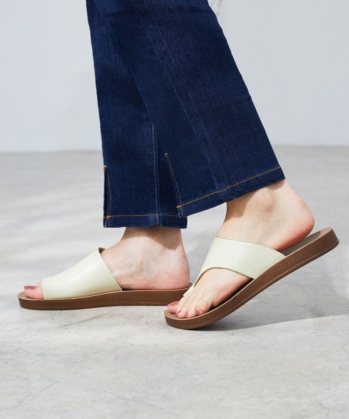 menue（メヌエ）の「フラットヒール トングサンダル（サンダル・レディース・アイボリー/ブラック/ブラウン/ブラウン系その他/その他/オフホワイト/シルバー/ベージュ/ダークブラウン・XS/S/M/L/LL/3L）」の19枚目の写真