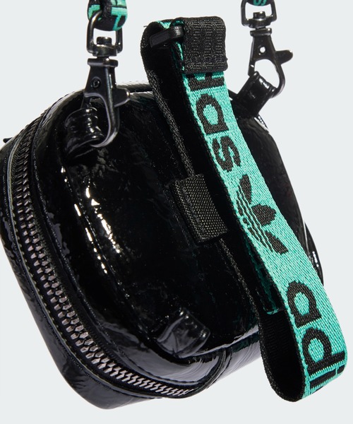 adidas（アディダス）の「POUCH / アディダスオリジナルス（ショルダーバッグ）」 WEAR