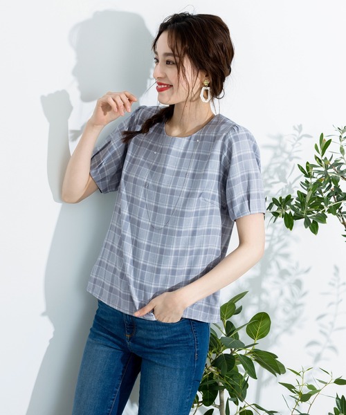 Tiaclasse（ティアクラッセ）の「【洗える】シンプルで使いやすいタックパフ袖ブラウス（シャツ/ブラウス・レディース・グレイッシュベージュ/ブラック系その他/ネイビー/オフホワイト/ブラック/ブルー系その他・L/M）」の6枚目の写真