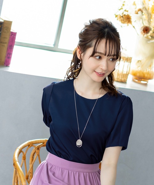 Tiaclasse（ティアクラッセ）の「【洗える】シンプルで使いやすいタックパフ袖ブラウス（シャツ/ブラウス・レディース・グレイッシュベージュ/ブラック系その他/ネイビー/オフホワイト/ブラック/ブルー系その他・L/M）」の5枚目の写真