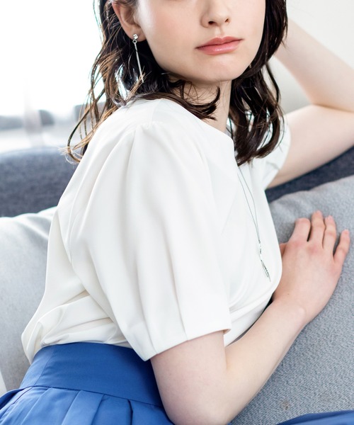 Tiaclasse（ティアクラッセ）の「【洗える】シンプルで使いやすいタックパフ袖ブラウス（シャツ/ブラウス・レディース・グレイッシュベージュ/ブラック系その他/ネイビー/オフホワイト/ブラック/ブルー系その他・L/M）」の14枚目の写真