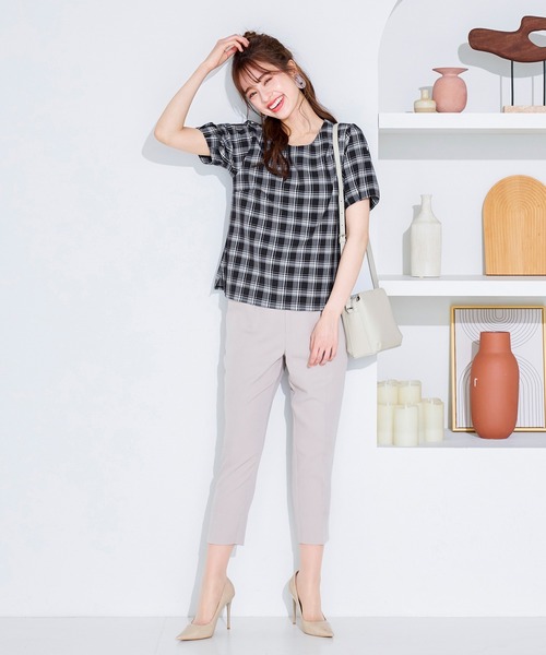 Tiaclasse（ティアクラッセ）の「【洗える】シンプルで使いやすいタックパフ袖ブラウス（シャツ/ブラウス・レディース・グレイッシュベージュ/ブラック系その他/ネイビー/オフホワイト/ブラック/ブルー系その他・L/M）」の18枚目の写真