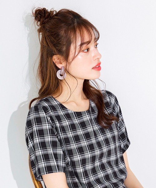 Tiaclasse（ティアクラッセ）の「【洗える】シンプルで使いやすいタックパフ袖ブラウス（シャツ/ブラウス・レディース・グレイッシュベージュ/ブラック系その他/ネイビー/オフホワイト/ブラック/ブルー系その他・L/M）」の20枚目の写真