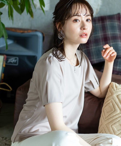 Tiaclasse（ティアクラッセ）の「【洗える】シンプルで使いやすいタックパフ袖ブラウス（シャツ/ブラウス・レディース・グレイッシュベージュ/ブラック系その他/ネイビー/オフホワイト/ブラック/ブルー系その他・L/M）」の22枚目の写真