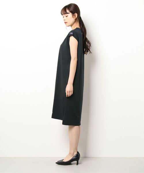 Champion（チャンピオン）の「【Champion】ワンポイントロゴワンピース（ワンピース・レディース・ブラック/キャメル・M/L）」の4枚目の写真