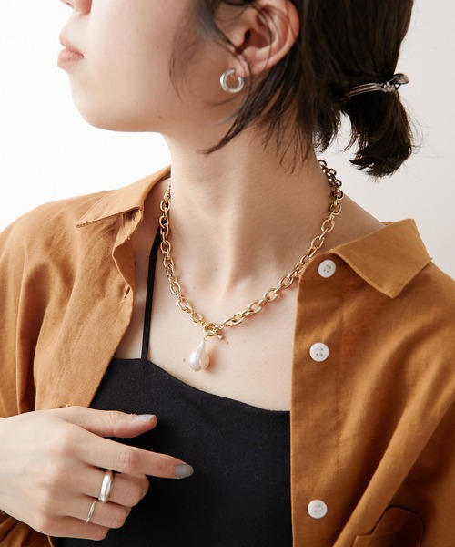 Omekashi（オメカシ）の「バロックパールチェーンネックレス（ネックレス・レディース・ゴールド・ONE SIZE）」の2枚目の写真
