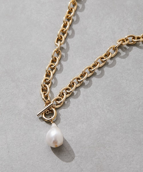 Omekashi（オメカシ）の「バロックパールチェーンネックレス（ネックレス・レディース・ゴールド・ONE SIZE）」の5枚目の写真