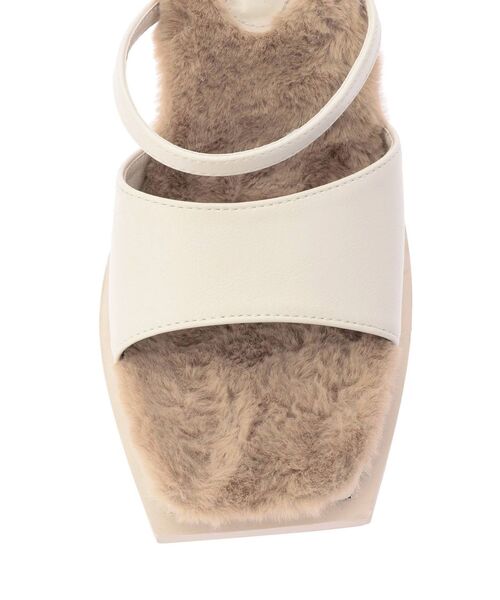 GYDA（ジェイダ）の「スクエアトゥ エコファーサンダル（サンダル・レディース・アイボリー/ブラック・LARGE/MEDIUM/SMALL）」の8枚目の写真