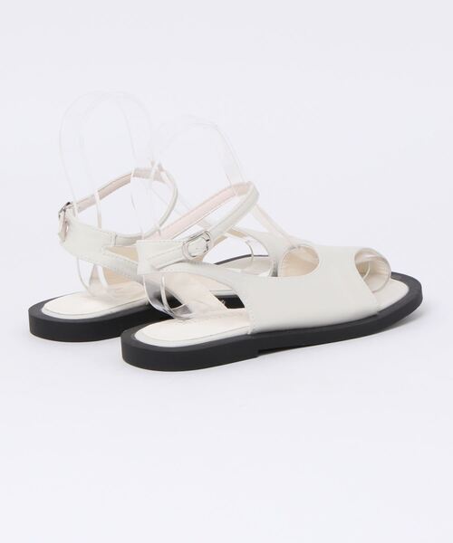 ap retro（アプレトロ）の「トングスラッシュストラップフラットサンダル／デザインサンダル（サンダル・レディース・アイボリー・MEDIUM/LARGE）」の3枚目の写真