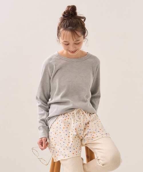 FREAK'S STORE（フリークスストア）の「FRUIT OF THE LOOM × FREAK'S STORE/フルーツオブザルーム 別注フラワーロングスリーブショートパンツルームセット（ルームウェア/パジャマ・レディース・ホワイト/グレー・SMALL/MEDIUM）」の13枚目の写真