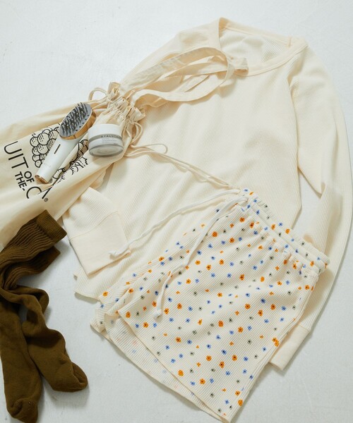 FREAK'S STORE（フリークスストア）の「FRUIT OF THE LOOM × FREAK'S STORE/フルーツオブザルーム 別注フラワーロングスリーブショートパンツルームセット（ルームウェア/パジャマ・レディース・ホワイト/グレー・SMALL/MEDIUM）」の16枚目の写真