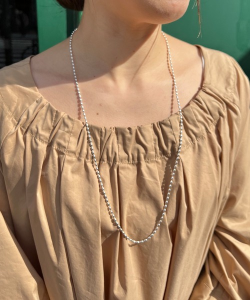 SHENERY(シーナリー)の「【WEB限定】ボールチェーンロングネックレス(ネックレス・レディース・シルバー・FREE)」の2枚目の写真