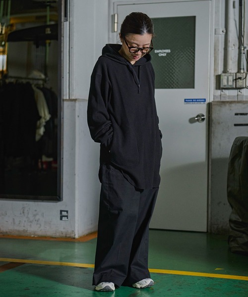 GORDON MILLER(ゴードンミラー)の「GORDON MILLER(ゴードンミラー)T/Cワッフルイージーフィットパーカー 009(パーカー・メンズ・ライトグレー/ブラック・M/L)」の12枚目の写真
