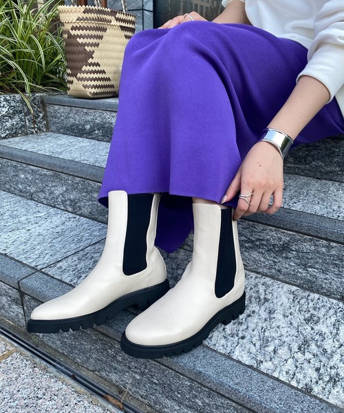 DouDou（ドゥドゥ）の「【WEB限定】ミドル丈サイドゴアブーツ（ブーツ・レディース・ブラック/アイボリー・MEDIUM/LARGE）」の4枚目の写真