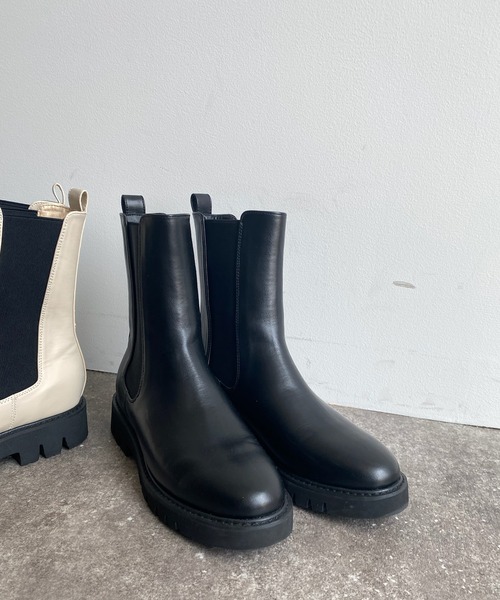 DouDou（ドゥドゥ）の「【WEB限定】ミドル丈サイドゴアブーツ（ブーツ・レディース・ブラック/アイボリー・MEDIUM/LARGE）」の11枚目の写真
