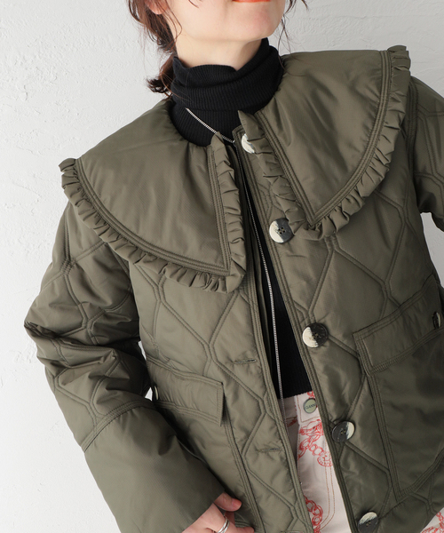 GANNI（ガニー）の「【GANNI / ガニー】 Recycled Ripstop Quilt Frill Colla：ブルゾン（ブルゾン・レディース・ホワイト/カーキ・FREE）」の3枚目の写真