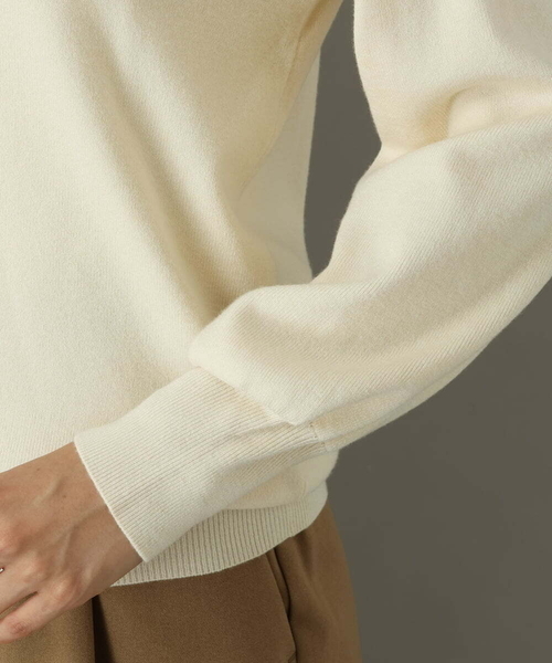 a.v.v（アーヴェヴェ）の「パフスリーブVネックニット（ニット/セーター・レディース・ライトパープル/アイボリー/グリーン/ピンク/ブラック/クリーム・40/36/42/38/34）」の14枚目の写真