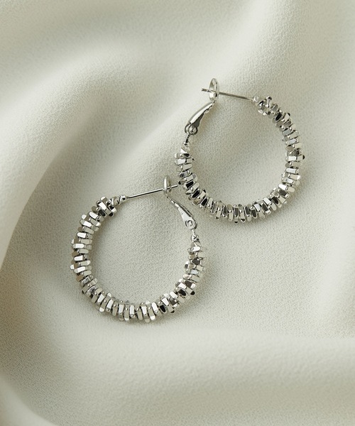 PAPILLONNER（パピヨネ）の「シャイニーフープピアス/WEB限定（ピアス（両耳用）・レディース・ゴールド/シルバー・FREE）」の2枚目の写真