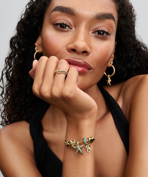 スパークリング ウェーブ ゴールド リング（リング）｜Pandora