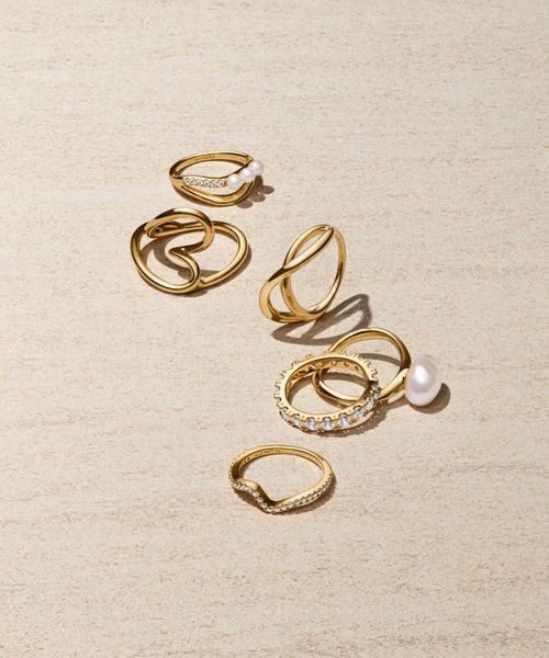 スパークリング ウェーブ ゴールド リング（リング）｜Pandora