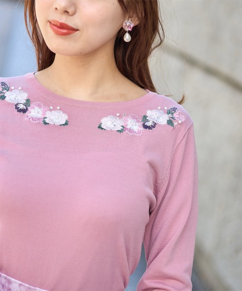 tocco closet（トッコ　クローゼット）の「パールビジュー付きフラワー刺繍ニットプルオーバー（ニット/セーター・レディース・ピンク/オフホワイト/ブラック・M）」の5枚目の写真