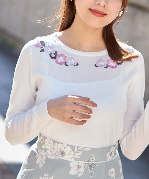 tocco closet（トッコ　クローゼット）の「パールビジュー付きフラワー刺繍ニットプルオーバー（ニット/セーター・レディース・ピンク/オフホワイト/ブラック・M）」の21枚目の写真