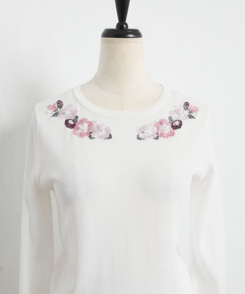 tocco closet（トッコ　クローゼット）の「パールビジュー付きフラワー刺繍ニットプルオーバー（ニット/セーター・レディース・ピンク/オフホワイト/ブラック・M）」の9枚目の写真