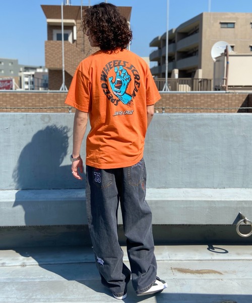 SANTA CRUZ（サンタクルーズ）の「【ムラサキスポーツ別注】SANTACRUZ/サンタクルーズ オーバーサイズ バックプリントTシャツ/スクリ―ミングハンド クルーネックTee  OSWSS S/S TEE Tシャツ 502231406（Tシャツ/カットソー・メンズ・ホワイト/オレンジ/ブラック・M/XL/L）」の18枚目の写真