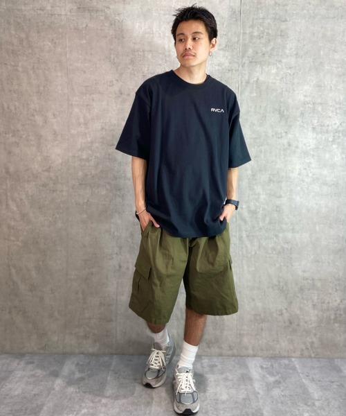 RVCA(ルーカ)の「RVCA/ルーカ オーバーサイズ バックプリントTシャツ/ペイズリー柄 バンダナ柄 スクエアロゴ/半袖Tシャツ クルーネックTシャツ BD041-223(Tシャツ/カットソー・メンズ・ホワイト/オリーブ/ブラック・M/XL/L)」の17枚目の写真