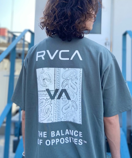 RVCA(ルーカ)の「RVCA/ルーカ オーバーサイズ バックプリントTシャツ/ペイズリー柄 バンダナ柄 スクエアロゴ/半袖Tシャツ クルーネックTシャツ BD041-223(Tシャツ/カットソー・メンズ・ホワイト/オリーブ/ブラック・M/XL/L)」の20枚目の写真