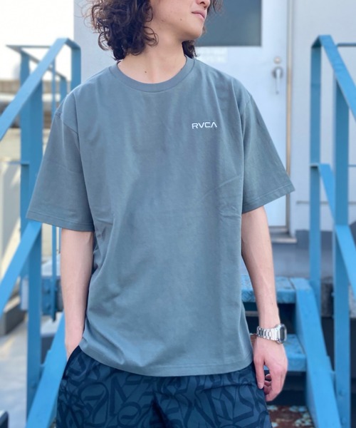RVCA(ルーカ)の「RVCA/ルーカ オーバーサイズ バックプリントTシャツ/ペイズリー柄 バンダナ柄 スクエアロゴ/半袖Tシャツ クルーネックTシャツ BD041-223(Tシャツ/カットソー・メンズ・ホワイト/オリーブ/ブラック・M/XL/L)」の18枚目の写真