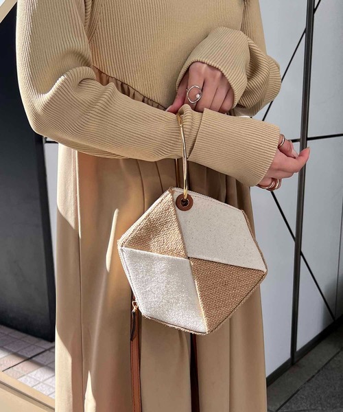 CAPRICIEUX LE'MAGE（カプリシューレマージュ）の「ブロッキングパズルショルダーバッグ（ショルダーバッグ・レディース・ブラック/ベージュ・FREE）」の2枚目の写真