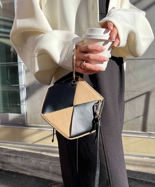 CAPRICIEUX LE'MAGE（カプリシューレマージュ）の「ブロッキングパズルショルダーバッグ（ショルダーバッグ・レディース・ブラック/ベージュ・FREE）」の5枚目の写真