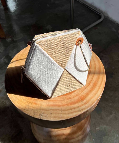 CAPRICIEUX LE'MAGE（カプリシューレマージュ）の「ブロッキングパズルショルダーバッグ（ショルダーバッグ・レディース・ブラック/ベージュ・FREE）」の6枚目の写真