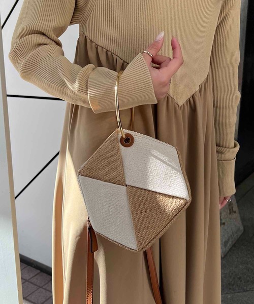 CAPRICIEUX LE'MAGE（カプリシューレマージュ）の「ブロッキングパズルショルダーバッグ（ショルダーバッグ・レディース・ブラック/ベージュ・FREE）」の9枚目の写真