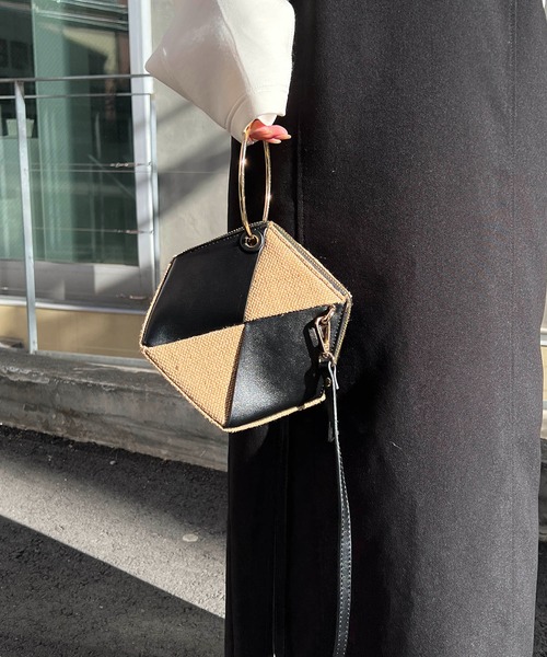 CAPRICIEUX LE'MAGE（カプリシューレマージュ）の「ブロッキングパズルショルダーバッグ（ショルダーバッグ・レディース・ブラック/ベージュ・FREE）」の4枚目の写真