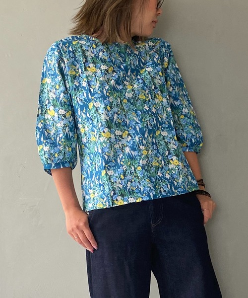 LBC(エルビーシー)の「made in Japan 花柄ブラウス(シャツ/ブラウス・レディース・グリーン/ネイビー・M)」の2枚目の写真